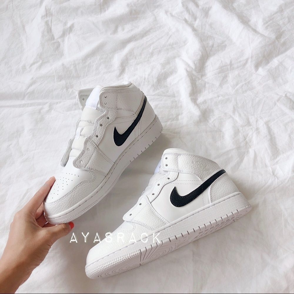 Custom painted  Air jordan 1 mid - Picture 5 of 7